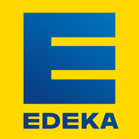 Logo Edeka (Ein gelbes Quadrat mit einem großen blauen E (Farbverlauf von links unten nach rechts oben, von dunklerem zu hellerem blau), darunter in dunklerem blau: EDEKA)