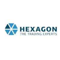 Logo Hexagon (Link ein hellblaues Hexagon, geteilt in sechs Teile, das linke obere ist dunkelblau. Rechts daneben in dunkelblauer Schrift: HEXAGON, klein darunter THE TRADING EXPERTS)