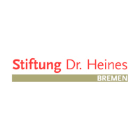 Logo Stiftung Dr. Heines (In roter Schrift "Stiftung Dr. Heines", Stiftung ist fett geschrieben. Darunter ein hellbrauner/goldener schmaler Balken, in dem rechtsbündig in weißer Schrift BREMEN steht)